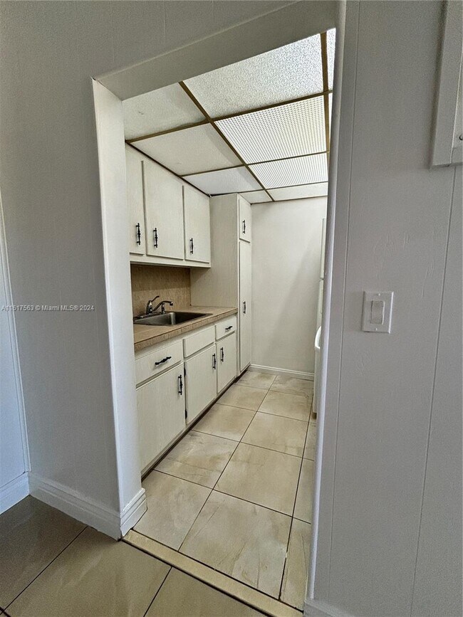 Foto del edificio - 230 SW 11th Ave