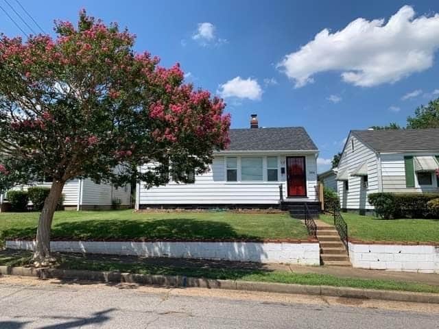 Primary Photo - Beautiful 2 Bedroom Single Family Home