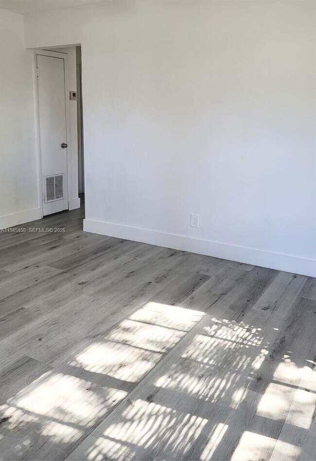 Foto del edificio - 1003 NW 73rd St