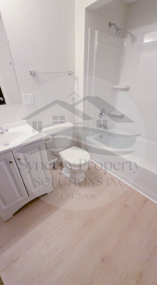 Foto del edificio - Large Home Available Now