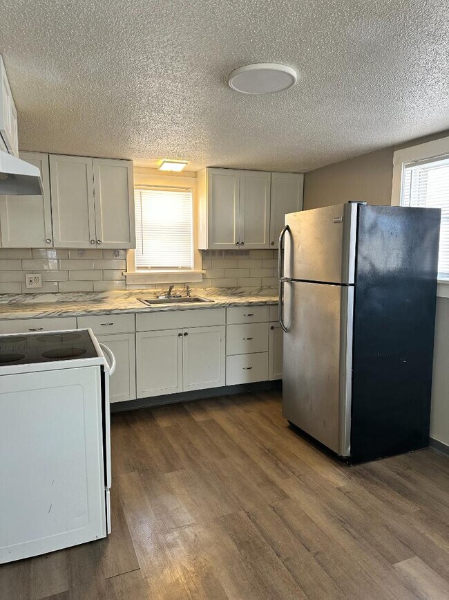 Foto del edificio - 611 School Ave