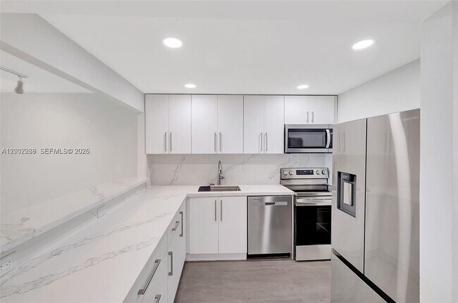 Foto del edificio - 7928 West Dr