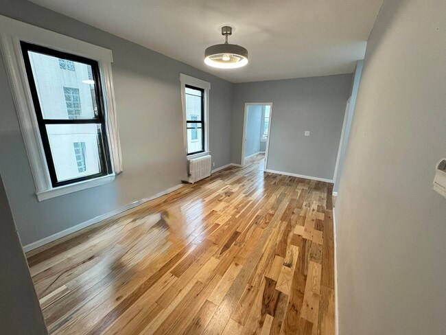 Building Photo - 136 W 25th St