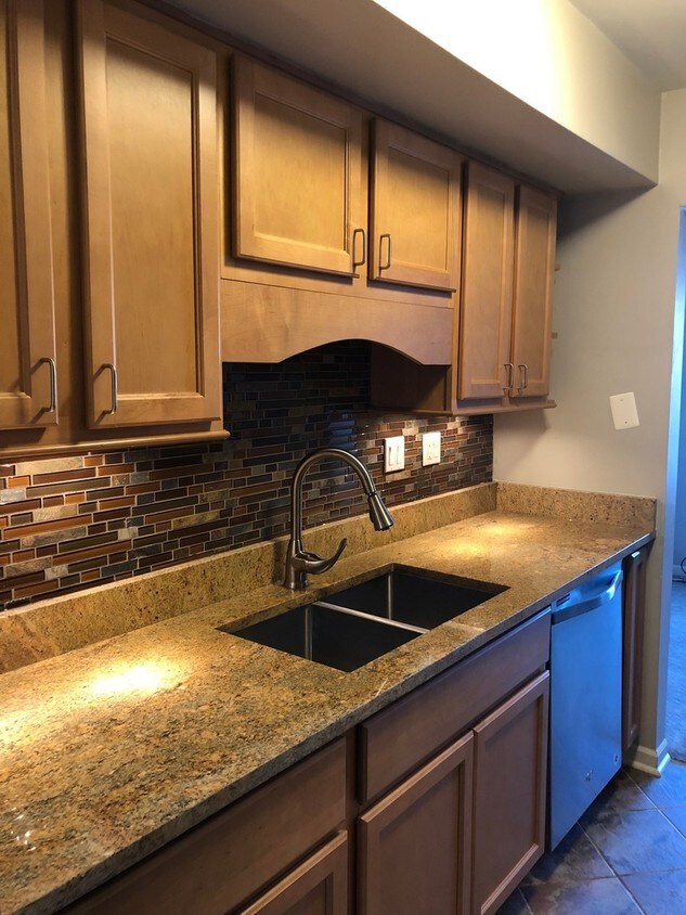 Foto principal - 2208 Country Club Dr