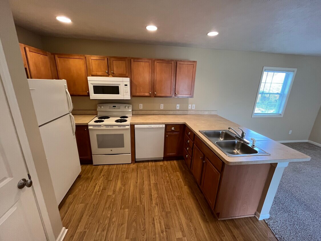 Primary Photo - 2128 Sherwood Ave
