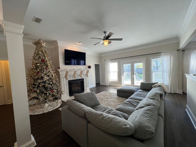 Building Photo - 2533 Carthage Lane-Gorgeous Furnished Home...