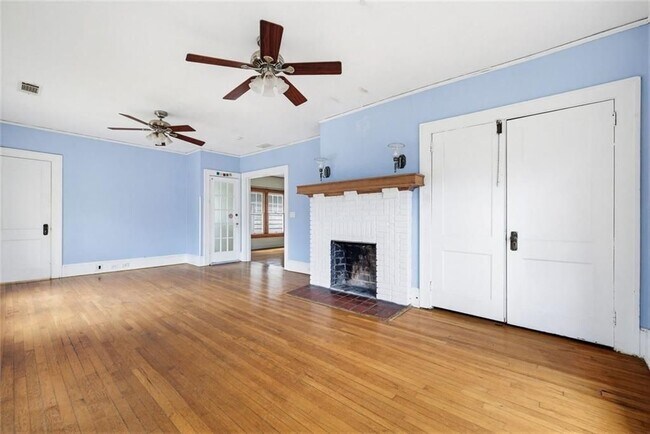 Foto del edificio - 114 E Maple St