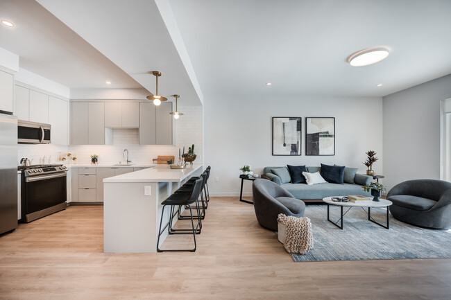 Sala de estar/Cocina - Co/relate West Adams (Shared Apartments)