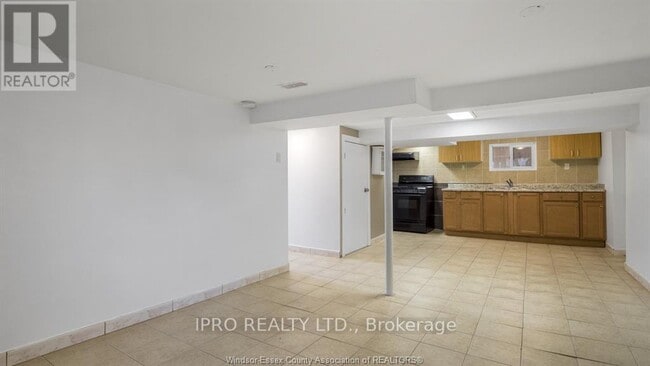 Building Photo - 760 Aylmer Ave