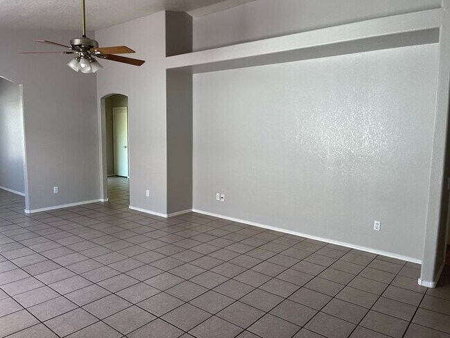 Foto del edificio - Coming Soon- 3 Bed/ 2Bath Single Level Hom...