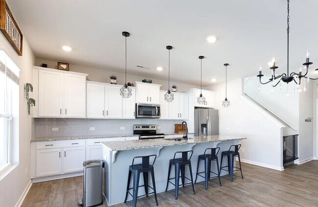 Foto del edificio - Exclusively Offered By Muse Realty, LLC