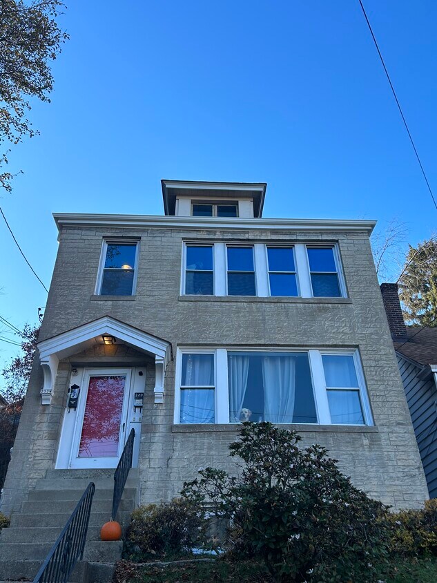 Primary Photo - 2338 Saranac Ave