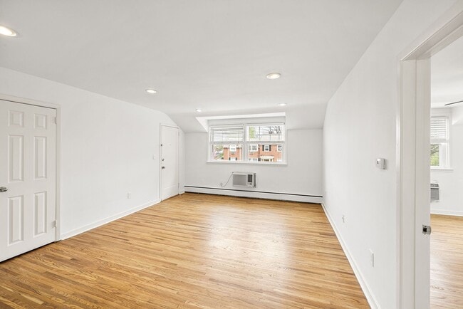 Interior Photo - Paoli Court