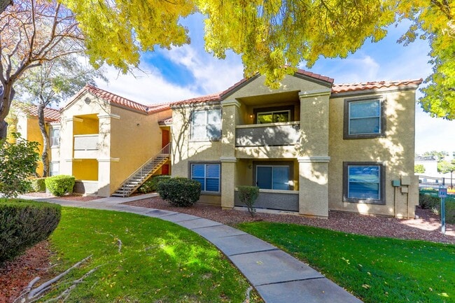 Building Photo - 3 Bedroom, 2 Full Bath Condo In Great Location