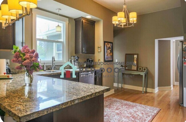 Foto del edificio - Spacious 4-Bedroom Home in the Heart of Great Falls – Mid-Term Rental