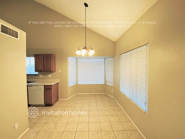 Building Photo - 822 E Gila Ln