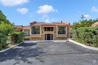 Building Photo - 402 Hi Stirrup