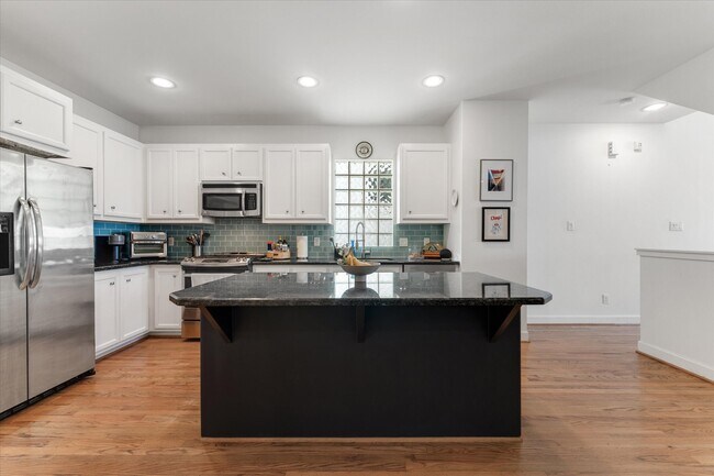 Foto del edificio - 650 Westcross St