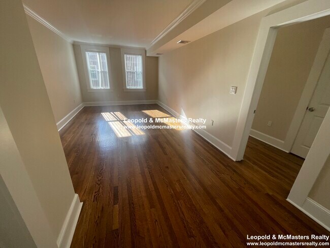 Building Photo - 19 Short St