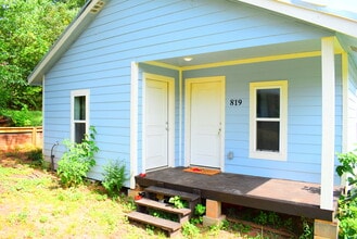 Building Photo - 819 Gene Alley
