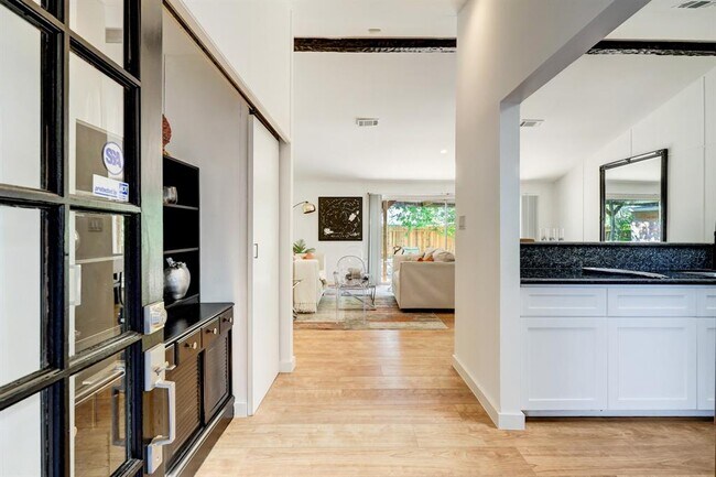Foto del edificio - 5511 Jackwood St