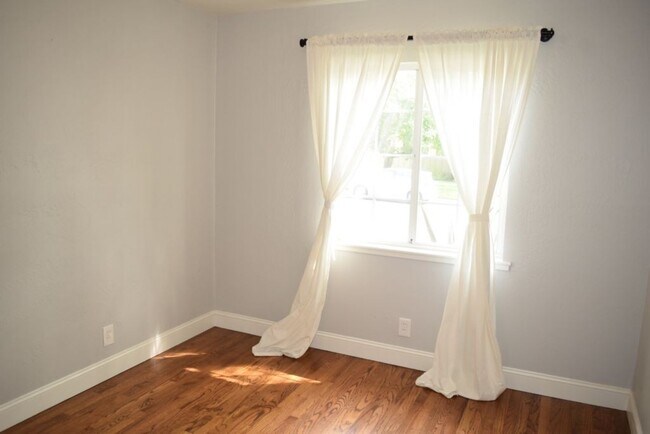 Foto del edificio - 1121 School St