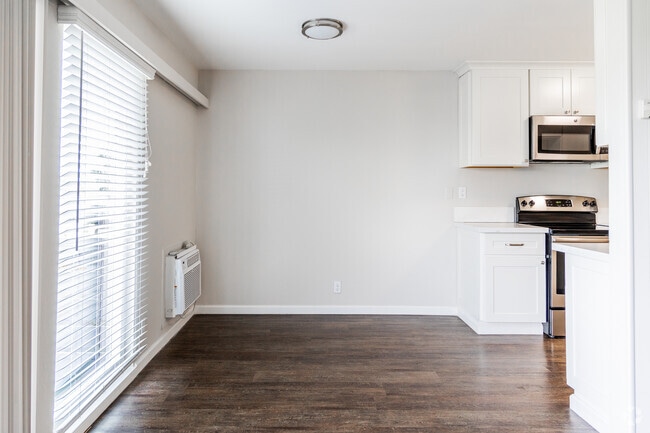 2BR,2BA-800SF Dining - Vista Terrace Apartments