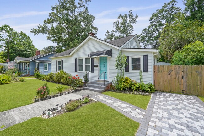 Building Photo - Charming Ardsley Park Bungalow Fully Furni...
