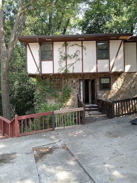 Primary Photo - 1338 Brookview Ln