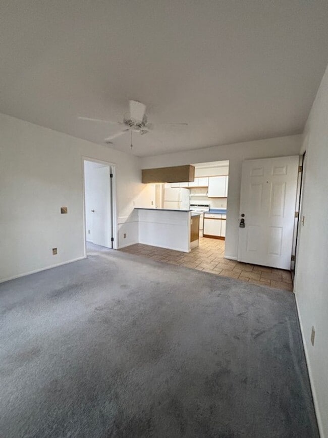 Building Photo - Affordable 1 Bedroom/ 1Bath Condo in Gated Community