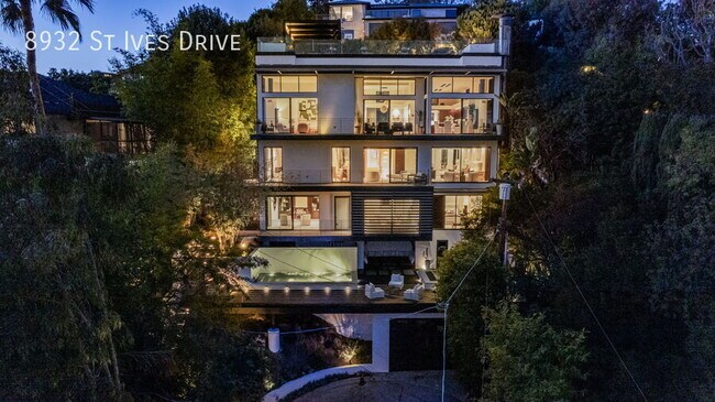 Foto del edificio - 8932 St Ives Dr