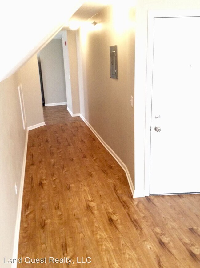 Building Photo - 1 br, 1 bath Apartment - 1927 60th St.