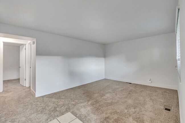 Building Photo - 2105 E 3300 S