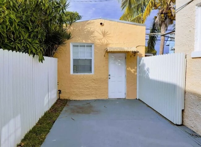 Foto del edificio - 2235 SW 16th Ter