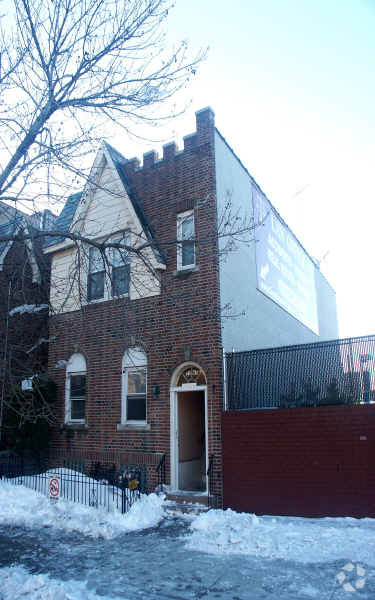 Primary Photo - 2565 Bronxwood Ave