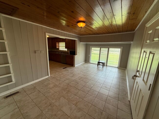 Building Photo - 7105 Whitesburg Dr SE