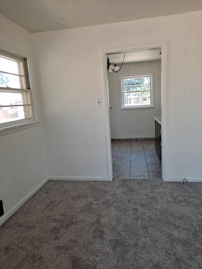 Building Photo - ALL PROSPECTIVE TENANTS MUST SUBMIT A $58 ...