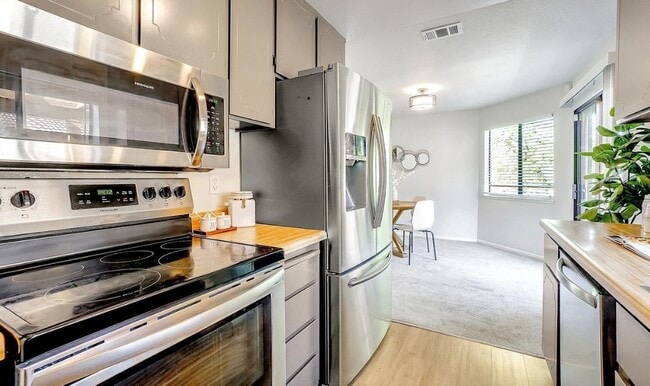 Building Photo - 5085 Valley Crest Dr