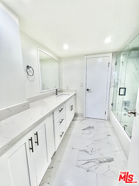 Building Photo - 468 S Roxbury Dr
