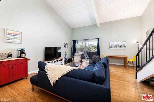 Foto del edificio - 5460 White Oak Ave