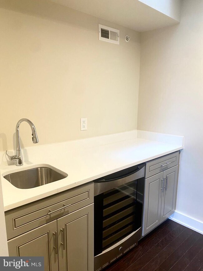 Foto del edificio - 1747 N Marshall St
