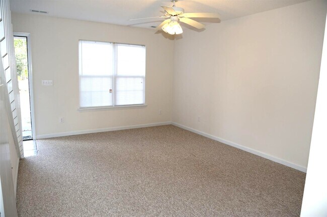 Building Photo - 103 W Ivybridge Dr