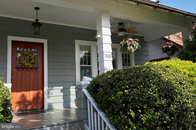 Foto del edificio - 7418 Carroll Ave