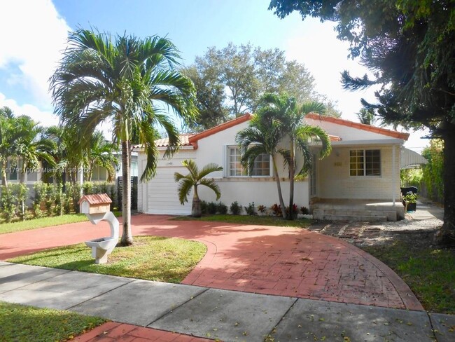 Building Photo - 625 South Dr