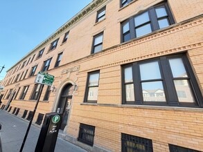 Building Photo - 2113 W North Ave