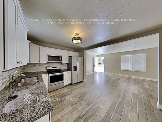 Foto del edificio - 10631 Queen St