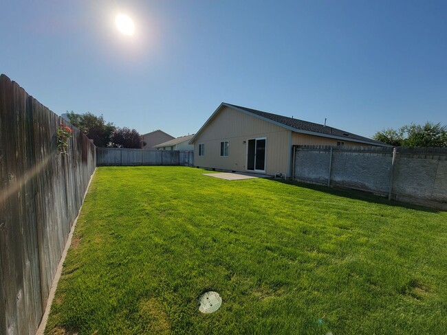 Building Photo - Nice home in West Pasco