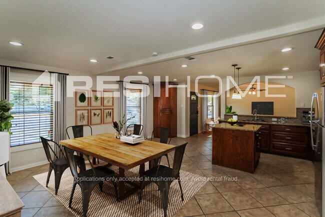 Foto del edificio - 1608 Oak Tree Drive