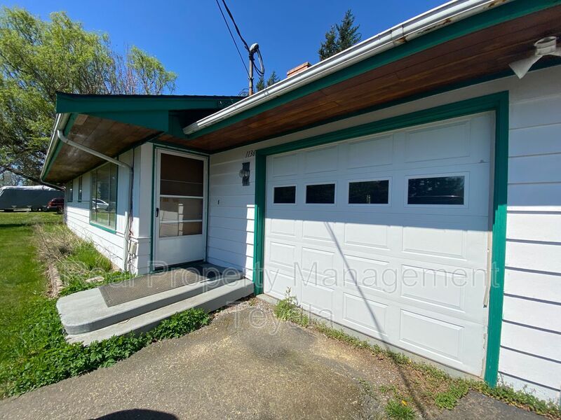 Primary Photo - 1136 W Smith Rd