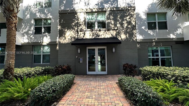 Foto del edificio - 2401 NE 65th St